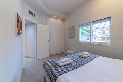 Renovated 3 Bedrooms / 2 bath on Frishman st.