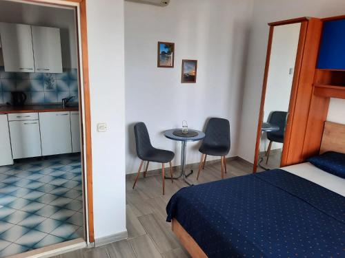 Una cama o camas en una habitación de Apartmani Rudan
