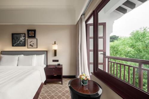 Una cama o camas en una habitación de Pan Pacific Suzhou -Including unlimited access to the 4A-level Panmen Scenic Area
