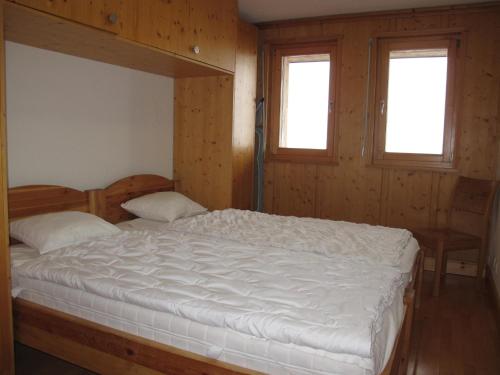 Un pat sau paturi într-o cameră la Residenz Plein Ciel, Wohnung MARMOTTE VEYS210