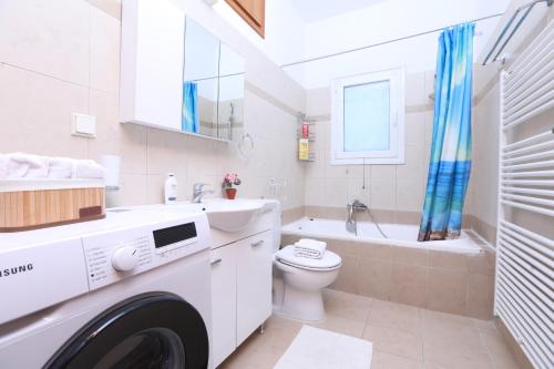 Ένα μπάνιο στο Natasha’s home