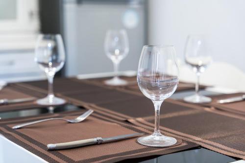 a table with four wine glasses on top of it at Domo de Ro' in Onifai