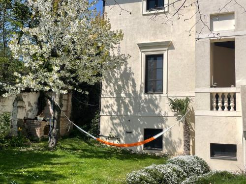 an orange ribbon tied to a tree in front of a building at Villa Palladio - Zimmer in Winden am See