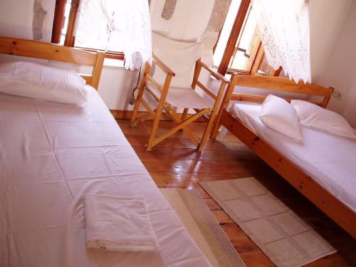 Katil atau katil-katil dalam bilik di Small traditional house