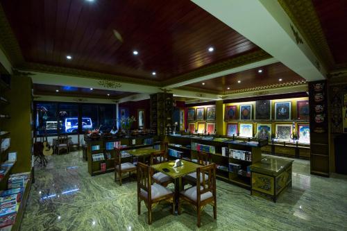 a library with tables and chairs and books on shelves at Amritara Hidden Land, Gangtok - 900 mts from MG Marg in Gangtok