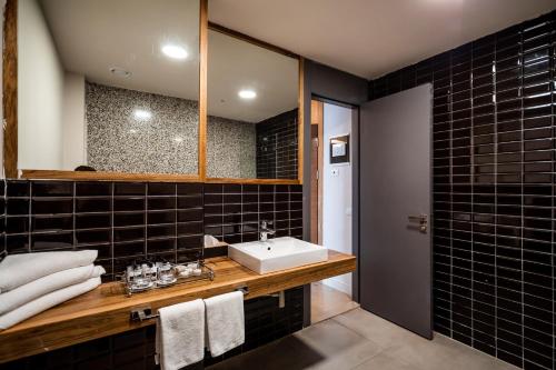 a bathroom with a sink and a mirror at Jacob Sea Life Nahariya in Nahariyya