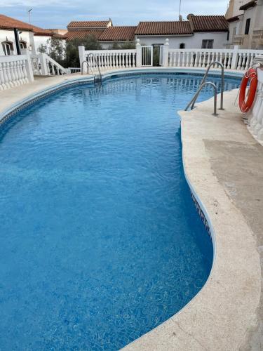 內爾哈的住宿－HACIENDA 12A MENYBER，蓝色海水大型游泳池