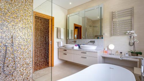 a bathroom with a shower and a toilet and a sink at Villa Mebahel - Boliqueime in Boliqueime