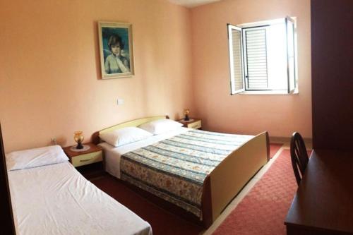 a hotel room with two beds and a window at Apartman Pavin, Poljana in Poljana