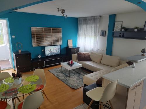 a living room with a couch and a table at STUDIO APARTMAN KARLER in Karlovac