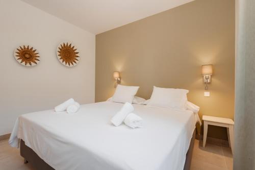 Holiday home with large sunny terrace, Costabella