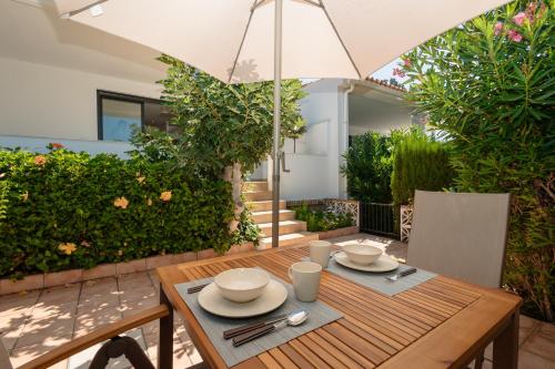 Holiday home with large sunny terrace, Costabella