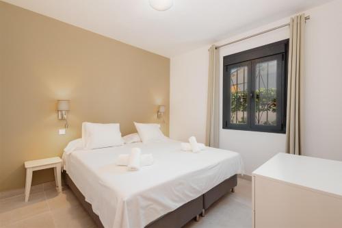 Holiday home with large sunny terrace, Costabella