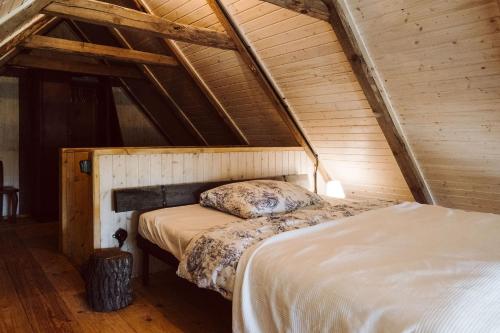 a bedroom with two beds in an attic at Projektraum Obst und Sterne 