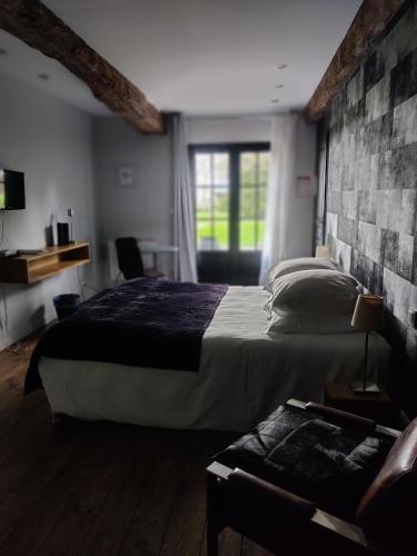 a bedroom with two beds and a window at Clos Masure hôtel de campagne in Belmesnil