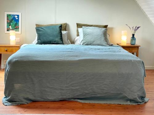 Un pat sau paturi într-o cameră la Chez Nosch