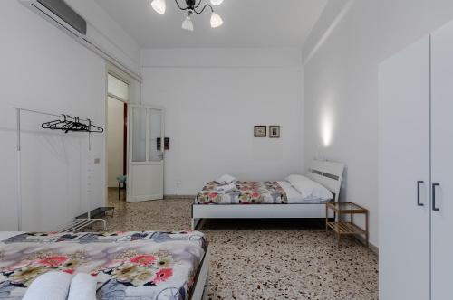 A bed or beds in a room at Palermo Central Apartment