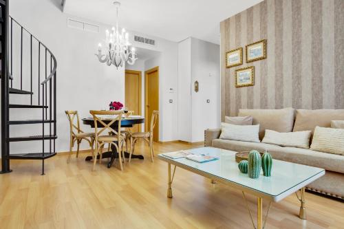 -MalagaSunApts-City Centre Terrace Pool Parking