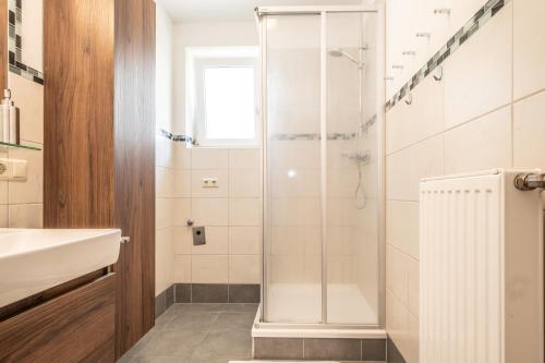 Un baño de Alpha Apartments