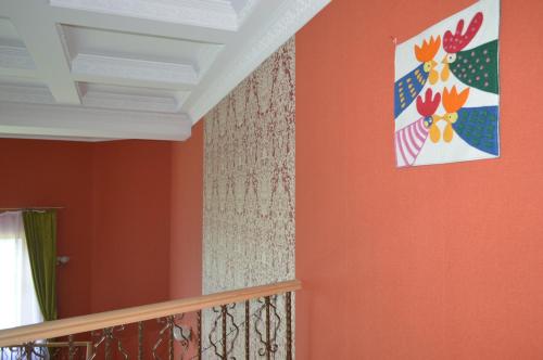 a painting of an american flag on a wall at Дбайлива Ципа in Mizhhirʼʼya