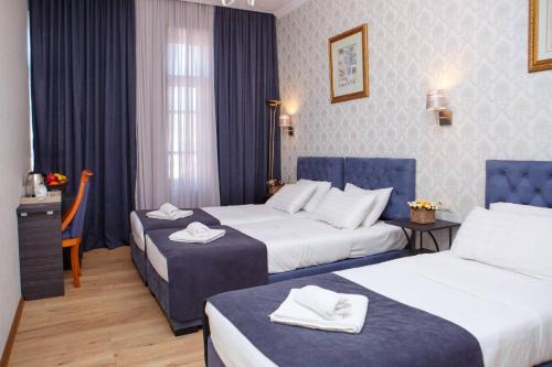 Postel nebo postele na pokoji v ubytování Grand Arc Hotel