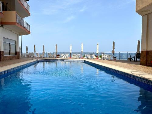 Amazing 3 bedrooms apartment with pool next to the sea ...