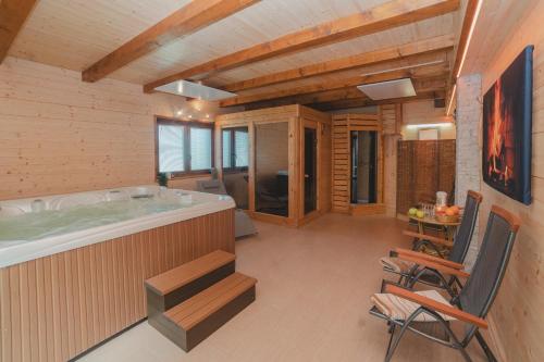a large room with a tub in a house at GLAMPING IZLETIŠTE BANOVAC in Gornje Komarevo