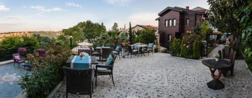 İstanbul Bosphorus Hotel Symbolaの敷地内または近くにあるプール
