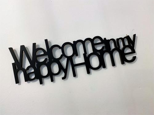 a sign with the word memory happy on a wall at SleepWell in Valganna in Valganna