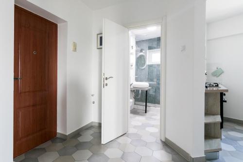 Vonios kambarys apgyvendinimo įstaigoje City View Unirii Studio