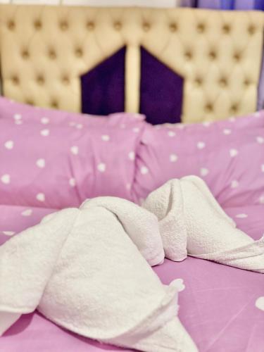 Katil atau katil-katil dalam bilik di BTS Theme 2 Bedroom Nook at Northpoint in Davao City