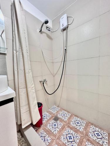 Bilik mandi di BTS Theme 2 Bedroom Nook at Northpoint in Davao City