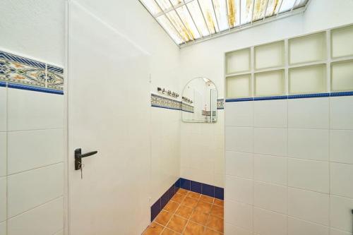 a bathroom with a shower with a glass door at Casa Lalu in San José