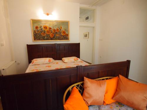 Postel nebo postele na pokoji v ubytování In the Center of Rogaška Slatina! Apartment Fani and Studio Marija