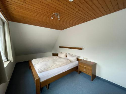 Postel nebo postele na pokoji v ubytování Gasthaus Zum Wilden Mann
