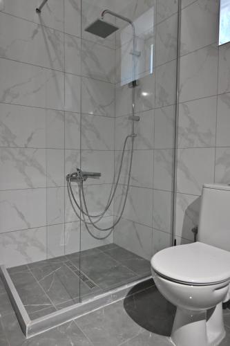 Koupelna v ubytování Lithino Rooms Kalamata
