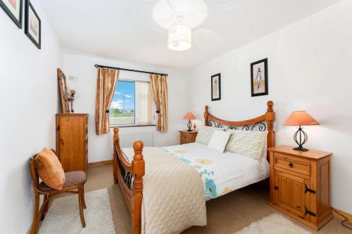 Postel nebo postele na pokoji v ubytování Cottage 207 - Ballyconneely