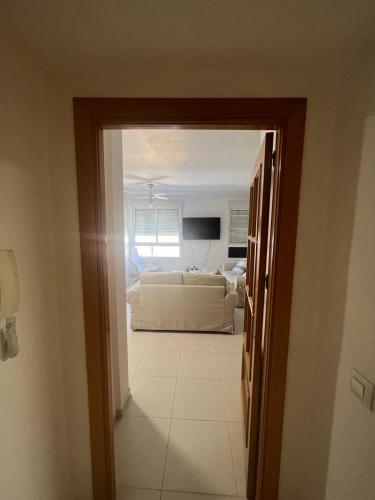 TV a/nebo společenská místnost v ubytování ESTUDIO PLAYA LA BAJADILLA Roquetas de mar