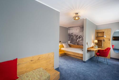 a bedroom with a bed and a desk in a room at tinyTwice Hotel Bonn in Bonn