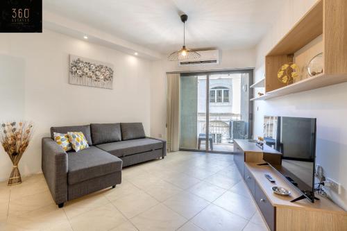 Wonderful, designer 2BR home with large Sofa & TV by 360 Estates