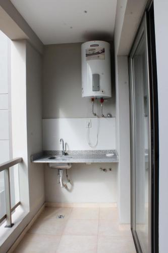 a bathroom with a sink and a water dispenser on the wall at Dpto en Costanera, excelente ubicación in Corrientes
