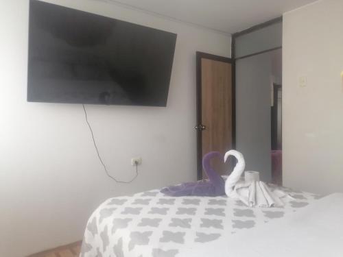 เตียงในห้องที่ Apartamento sombras del titicaca