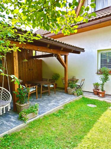 Jardín al aire libre en Apartmány v ráji (Českém)
