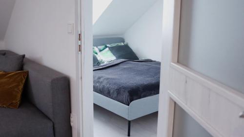Postel nebo postele na pokoji v ubytování Apartmán - Café Princ pod Hradem WiFi, KLIMA