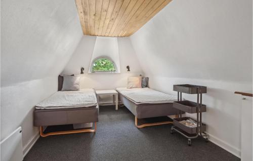 Tempat tidur dalam kamar di Gorgeous Home In Middelfart With Wifi