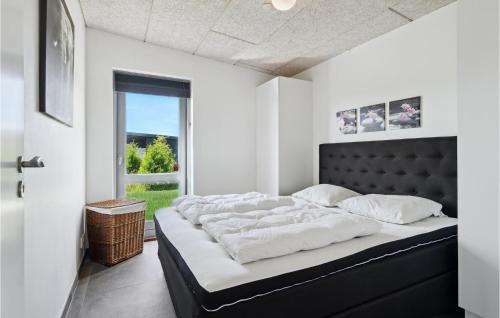 Postel nebo postele na pokoji v ubytování 4 Bedroom Lovely Home In Skjern