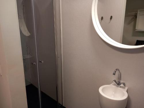 a bathroom with a sink and a mirror at Meschermolen, overnachten in de schuur in Eijsden