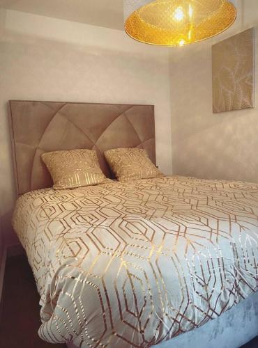 Cama o camas de una habitación en Le Foyer d'Or - Hypercentre & Confort