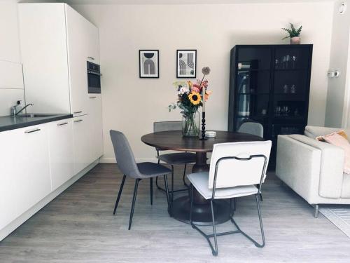 a kitchen and dining room with a table and chairs at The Bank's Lodge by ZILT in Limmen