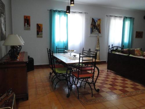 a dining room with a table and chairs at maison calme et reposante in Essaouira